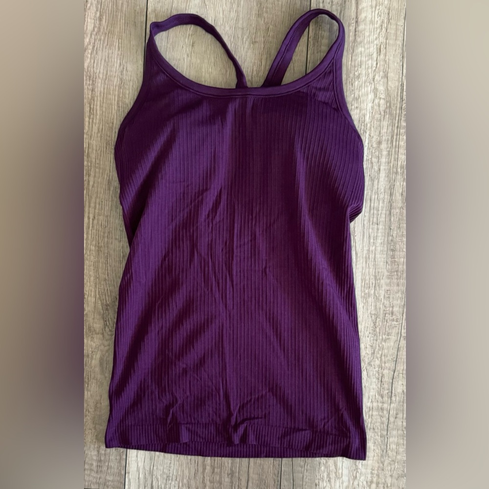 Lululemon, tank top para mujer, Talla 6, Color morado.